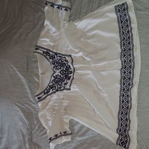 ire, XXL, White w/Blue detail top